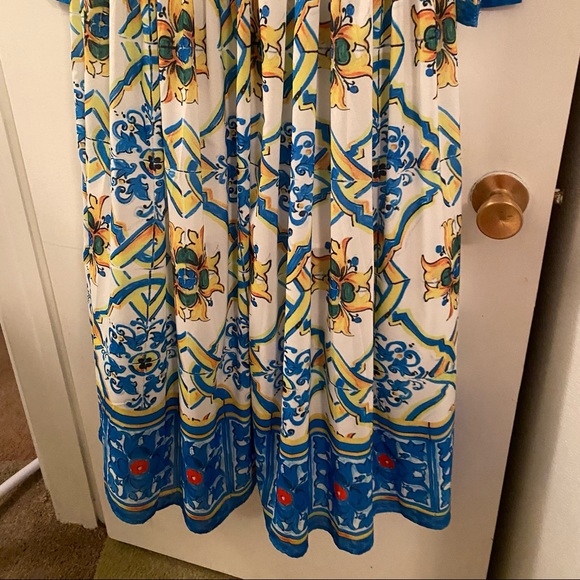 Beautiful lined yellow and blue printed long sleeve dress. Fits size 8 $25 - Picture 5 of 7